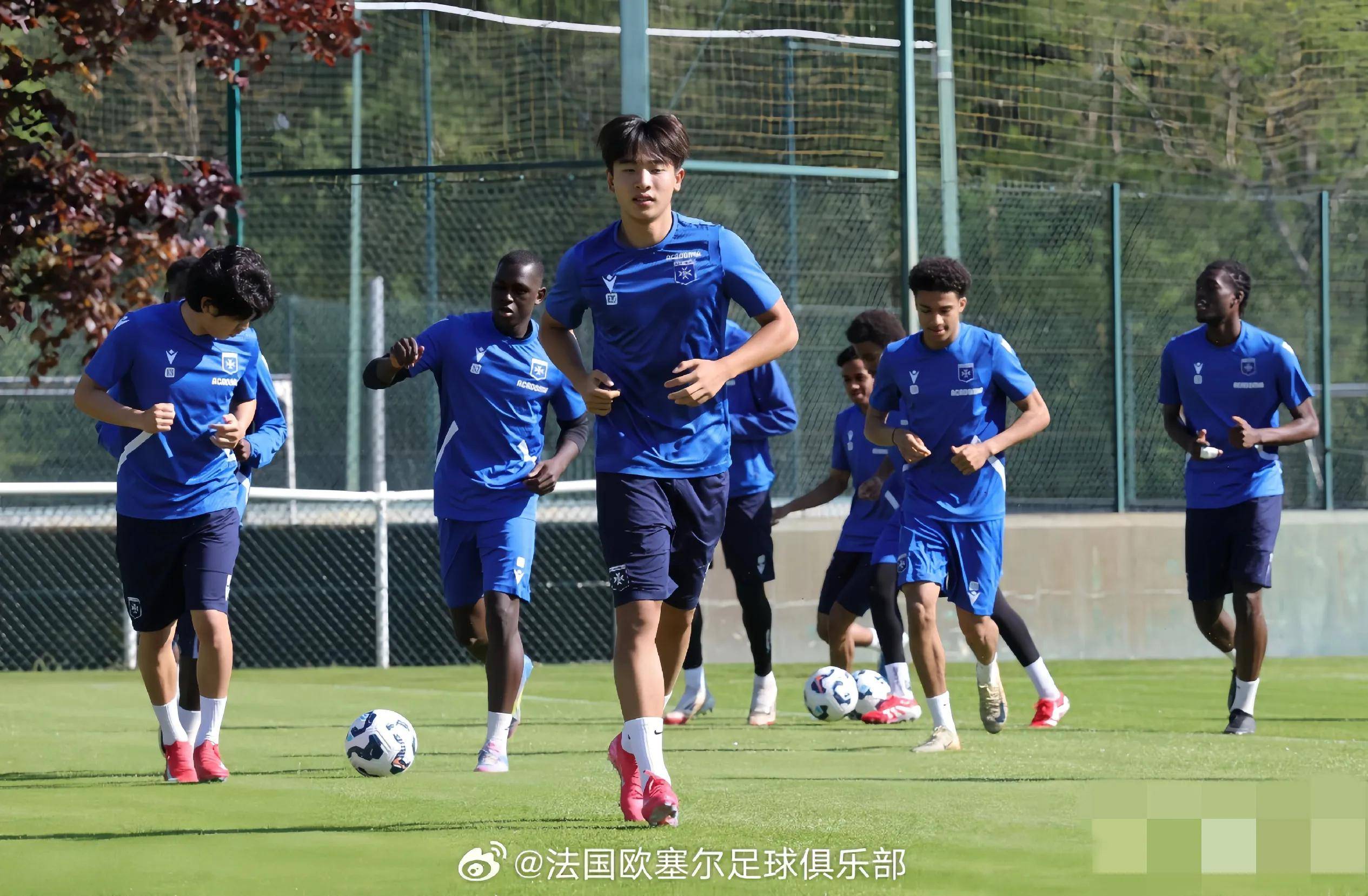 大腕球员表现出色，法甲球队斗志昂扬的简单介绍